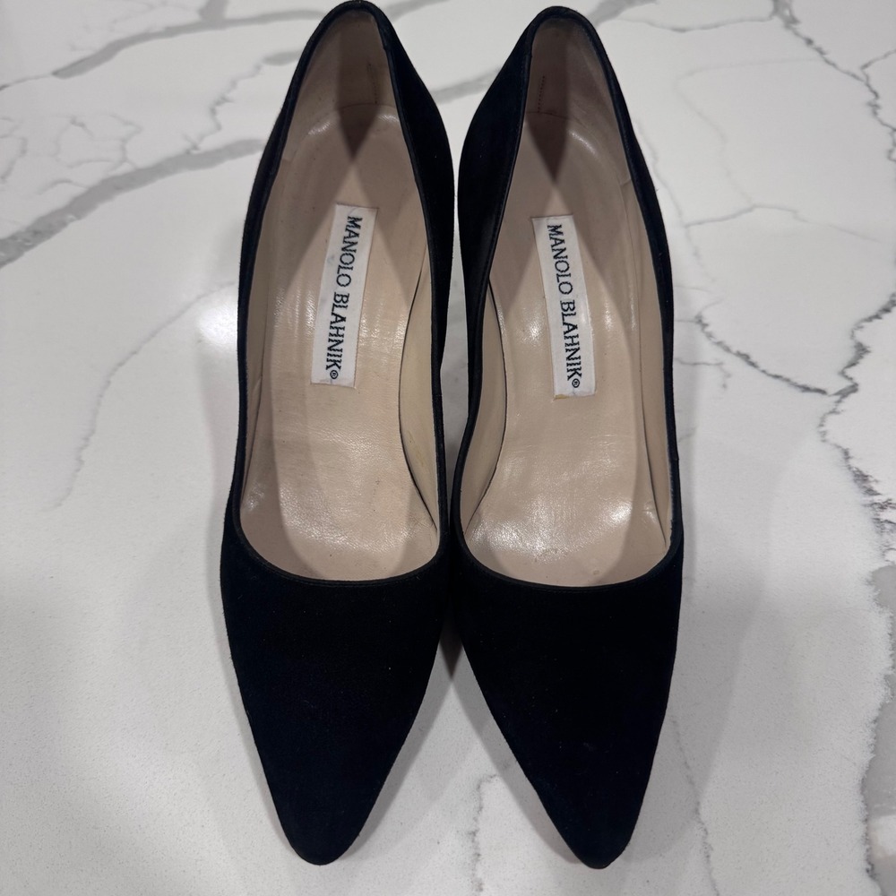 Manolo Blahnik BB 90 Black Suede Pointed Toe Pumps Heels Size 37.5 Italy